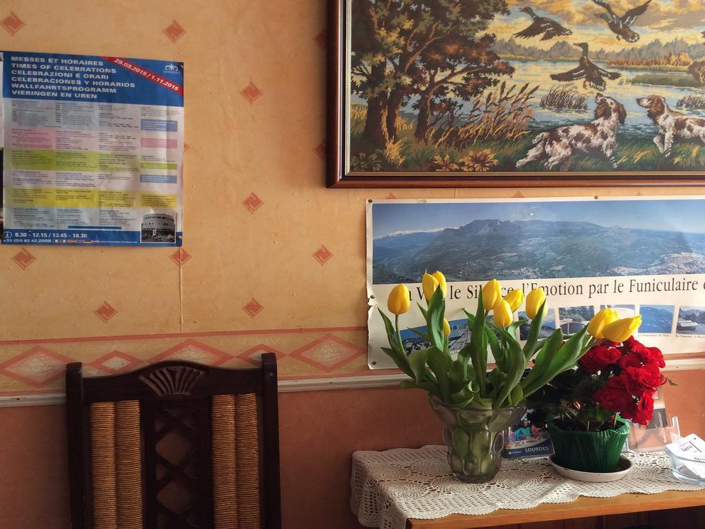 Hotel Maria Lourdes Bagian luar foto